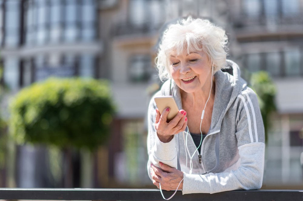 8 ways a cheerful outlook leads to healthy aging